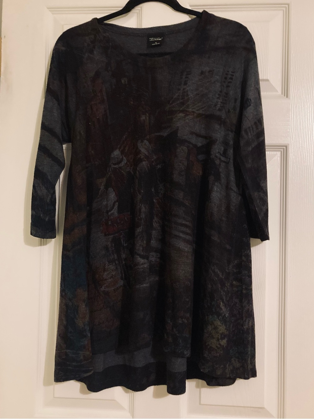 Inoah Shadow Graphic Tunic Blouse